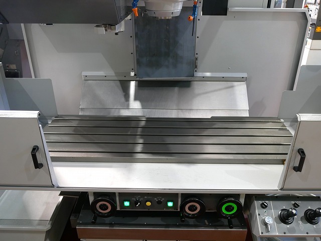 山崎技研 立形マシニングセンタ YZ-502SG ATC | マシンライフ