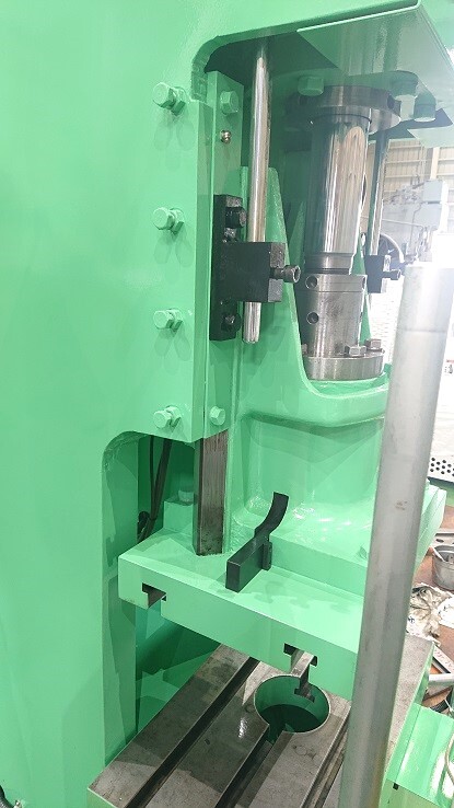 生野 37T油圧プレス HCP-37