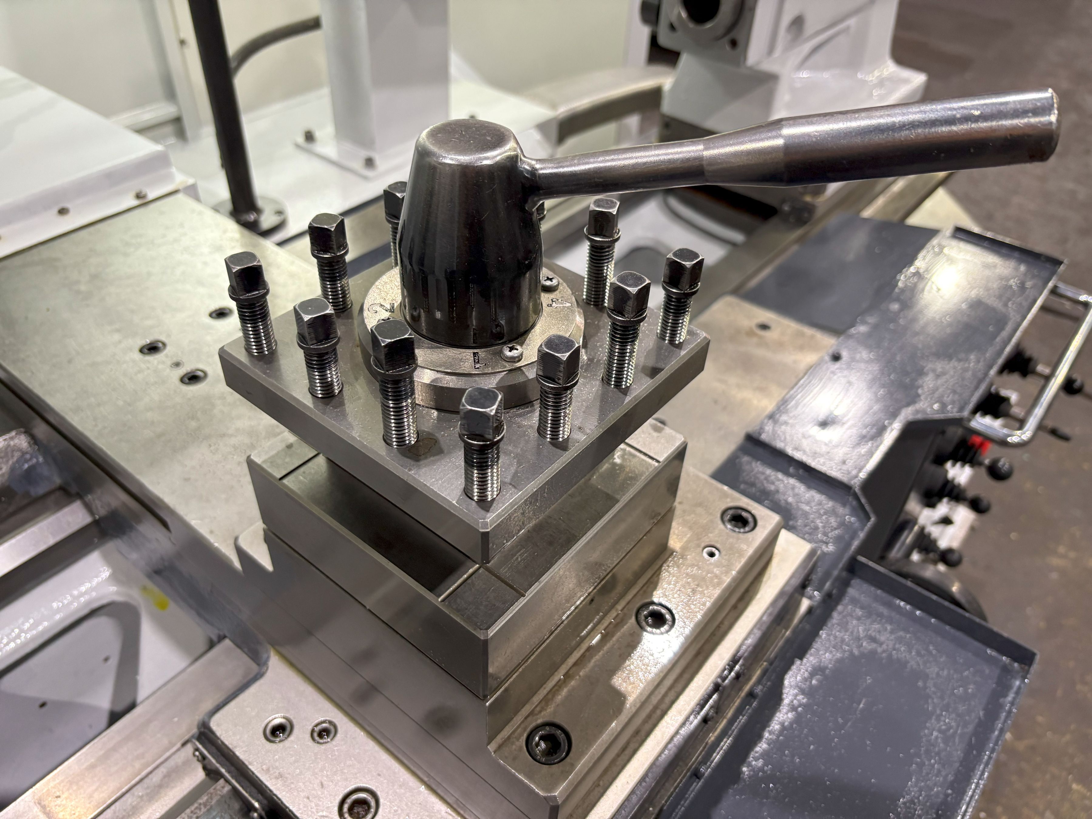 滝澤鉄工所 フラット形NC旋盤 TAC510L10