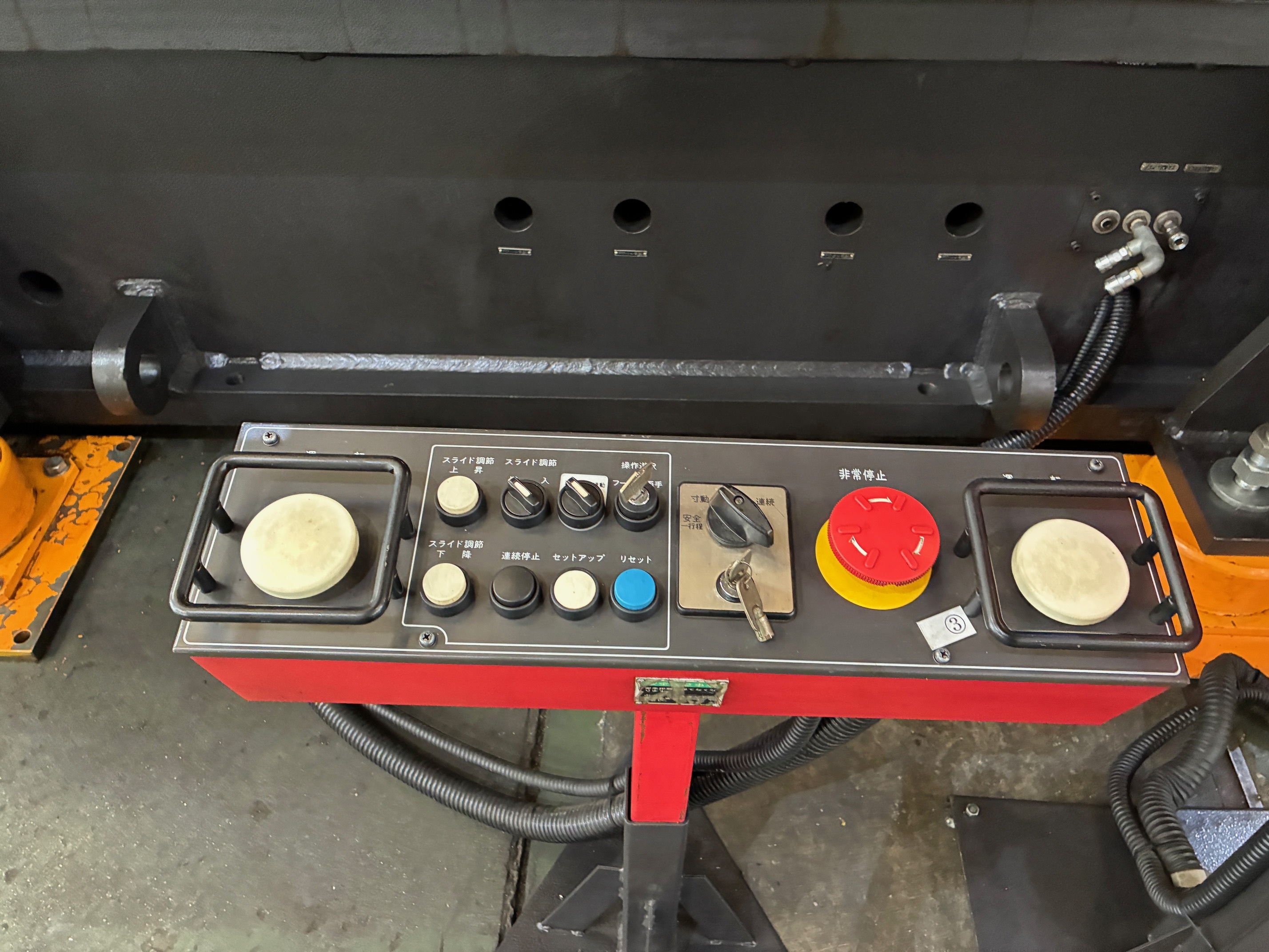 アマダ ２００ｔプレス TPWL200