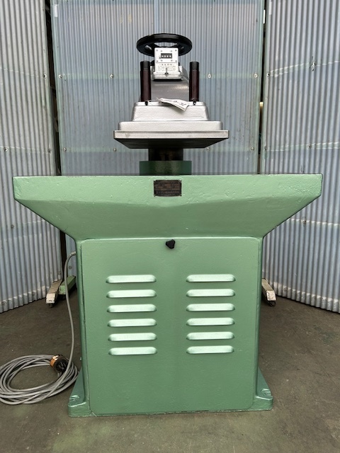 リーダー クリッカー油圧裁断機