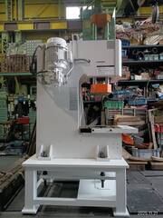 日本オートマチックマシン　JAM 大型油圧プレス HYP3000