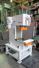 日本オートマチックマシン　JAM 大型油圧プレス HYP3000
