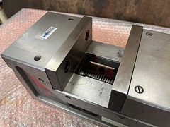 ナベヤ 精密マシンバイス FA125