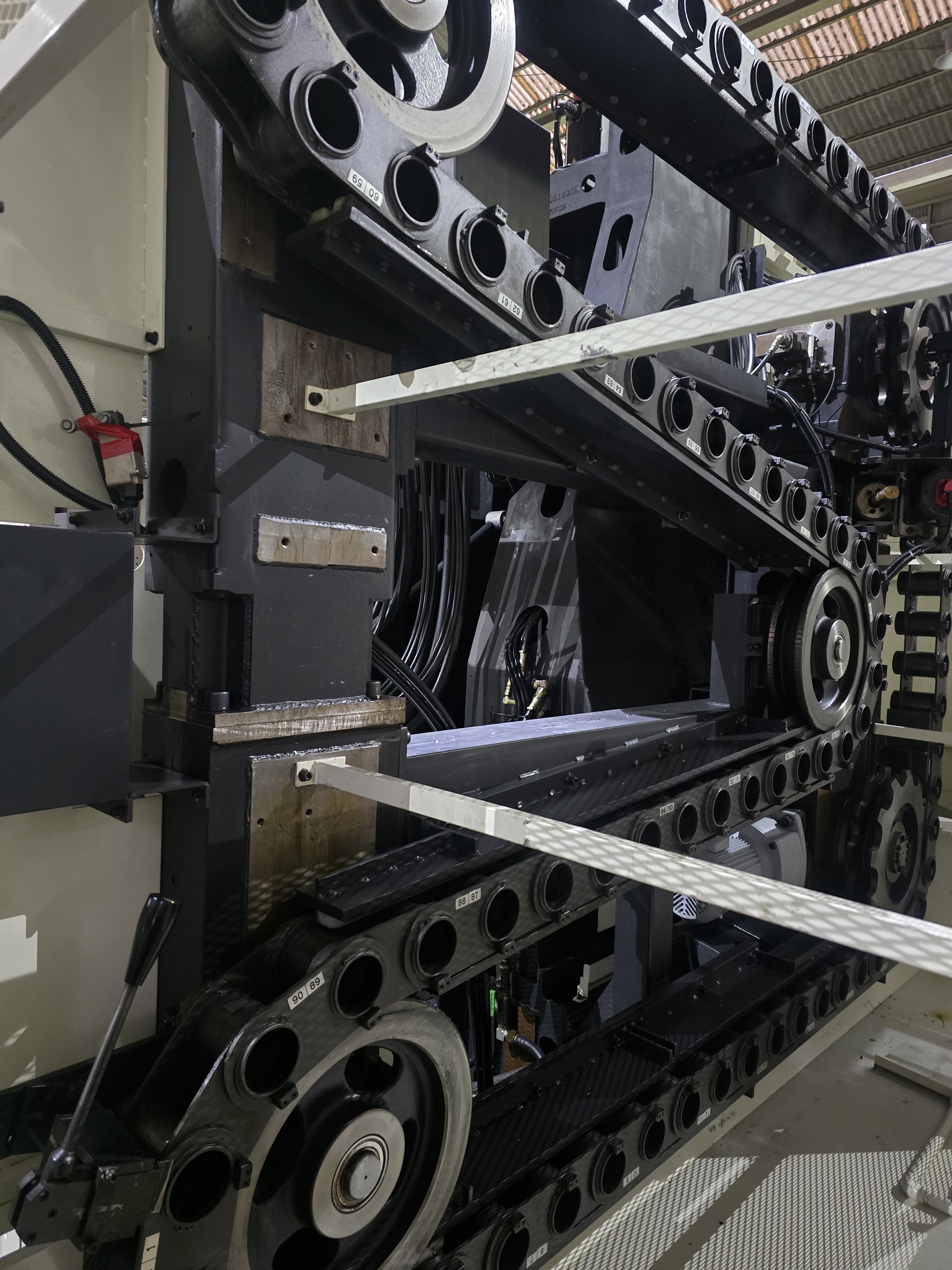 ニイガタ 横マシニングセンター HN80D