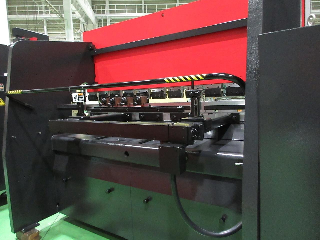 アマダ プレスブレーキ(ベンダー) RGM2-8024