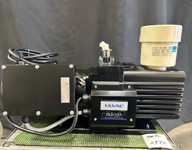 アルバック 油回転真空ポンプ GLD-137E