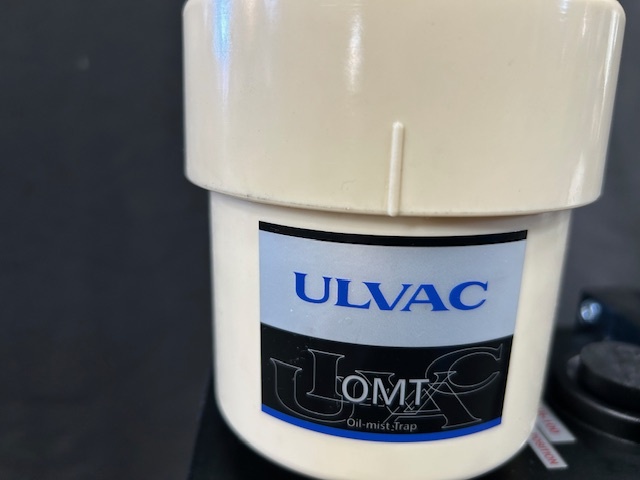 アルバック 油回転真空ポンプ GLD-137E