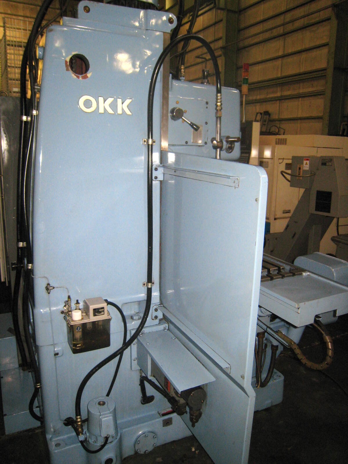 OKK NCフライス盤 RRM-2V