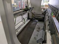 コマツ 液圧サーボプレスブレーキ PVS1353NET