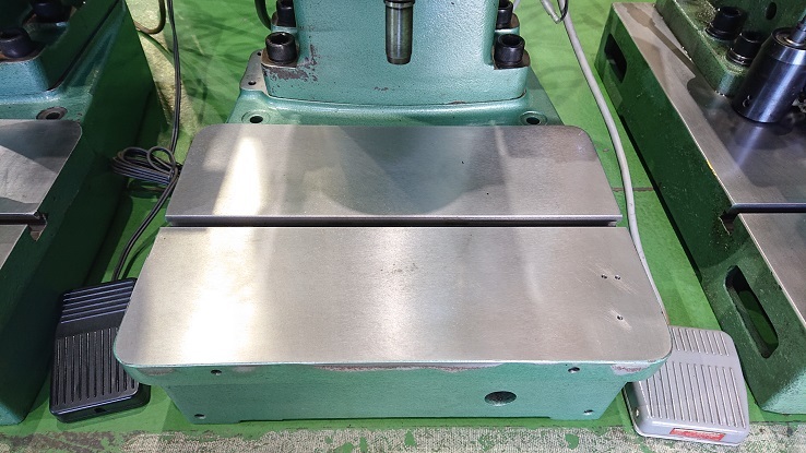 ブラザー工業 リベッティングマシン BRM-211