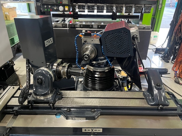 牧野精機 CNC工具研削盤 C-40H