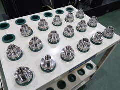 牧野フライス製作所 立型マシニングセンター(2面拘束型) V33i