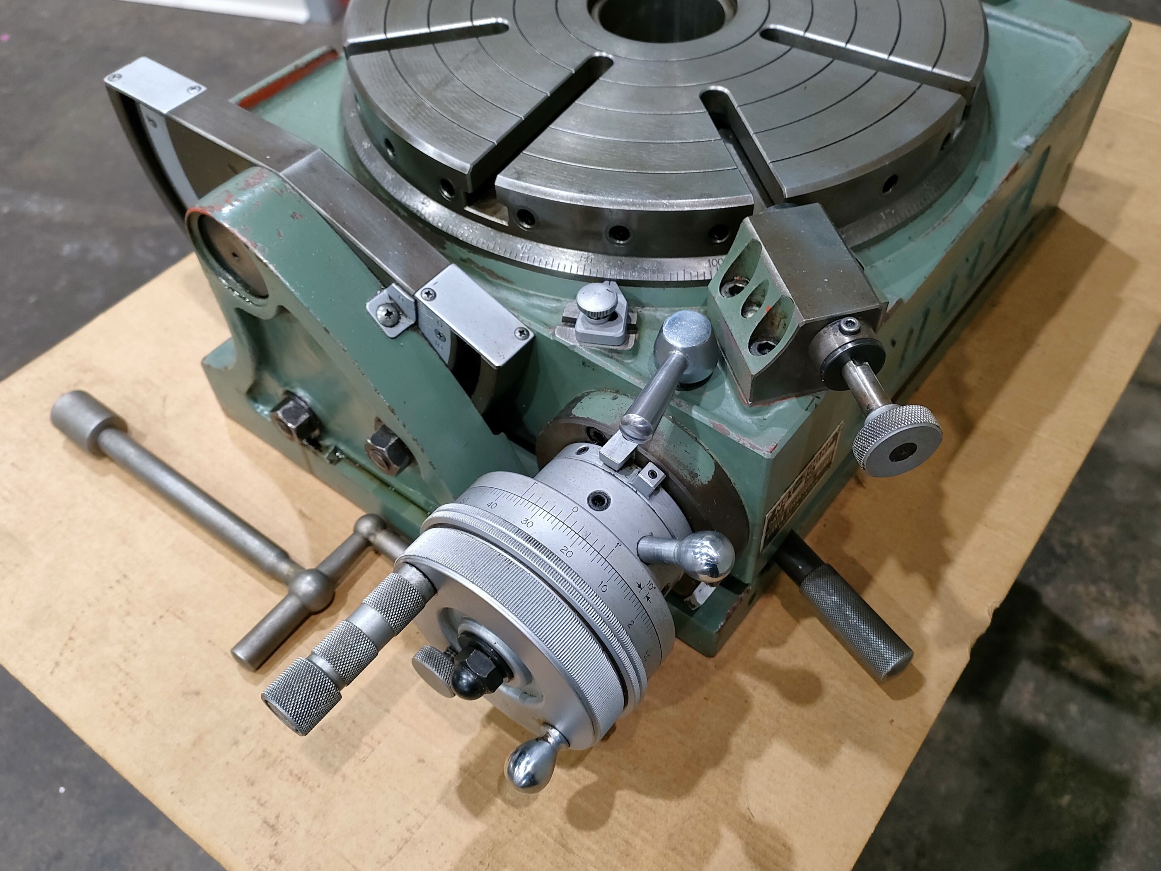 日研工作所 傾斜円テーブル NST-300HP
