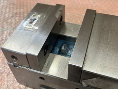 ナベヤ ロックタイト精密マシンバイス LT40MC