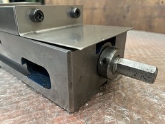 ナベヤ ロックタイト精密マシンバイス LT40MC