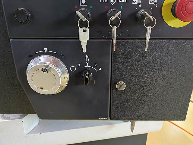 ヤマザキマザック 立型マシニングセンター FJV-250