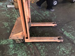 株式会社東北車輛製造所 ハンドリフター