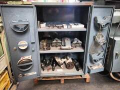 牧野フライス製作所 万能工具研削盤 C-40