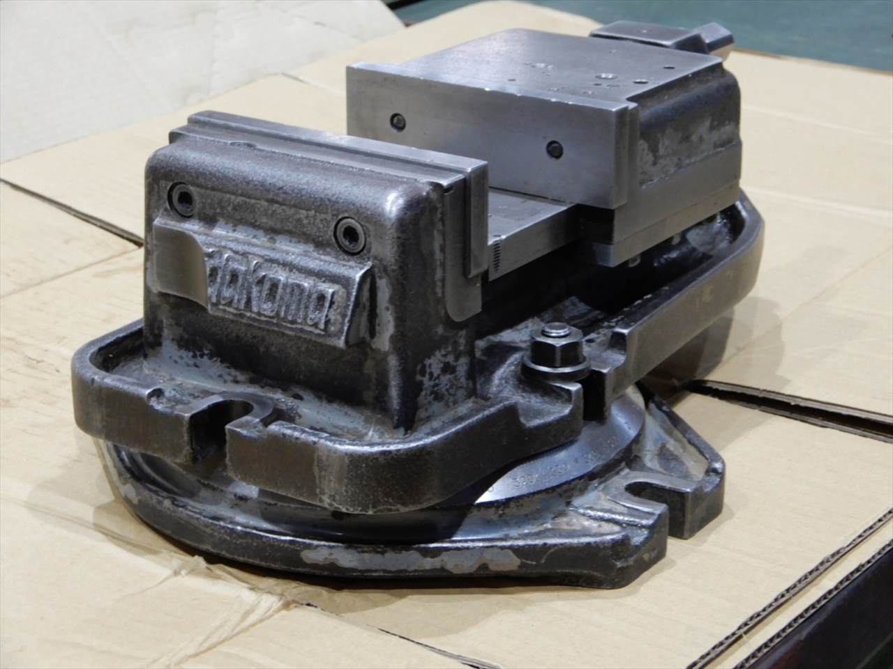 津田駒工業 回転台付マシンバイス VG-125