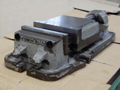 津田駒工業 マシンバイス 口金巾200mm
