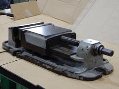 津田駒工業 マシンバイス 口金巾200mm