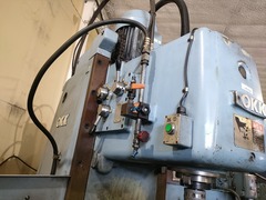 OKK NCフライス盤 RRM-3V