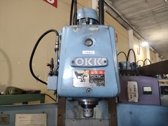 OKK NCフライス盤 RRM-3V
