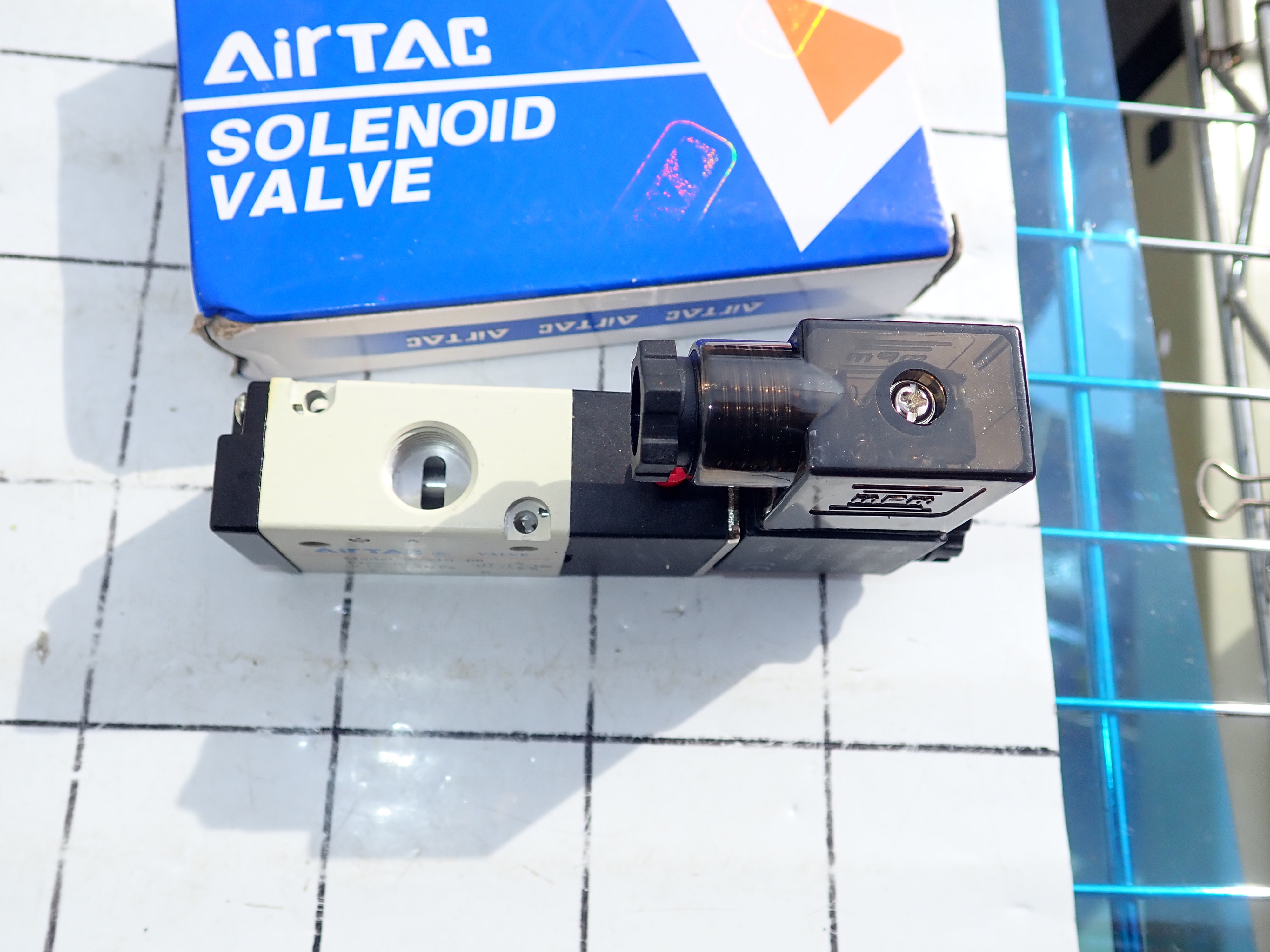 Air TAC製　 Air TAC製　電磁弁(ソレノイドバルブ)　　3V210-08 　3V210-08