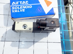 Air TAC製　 電磁弁(ソレノイドバルブ)　　3V210-08 　3V210-08