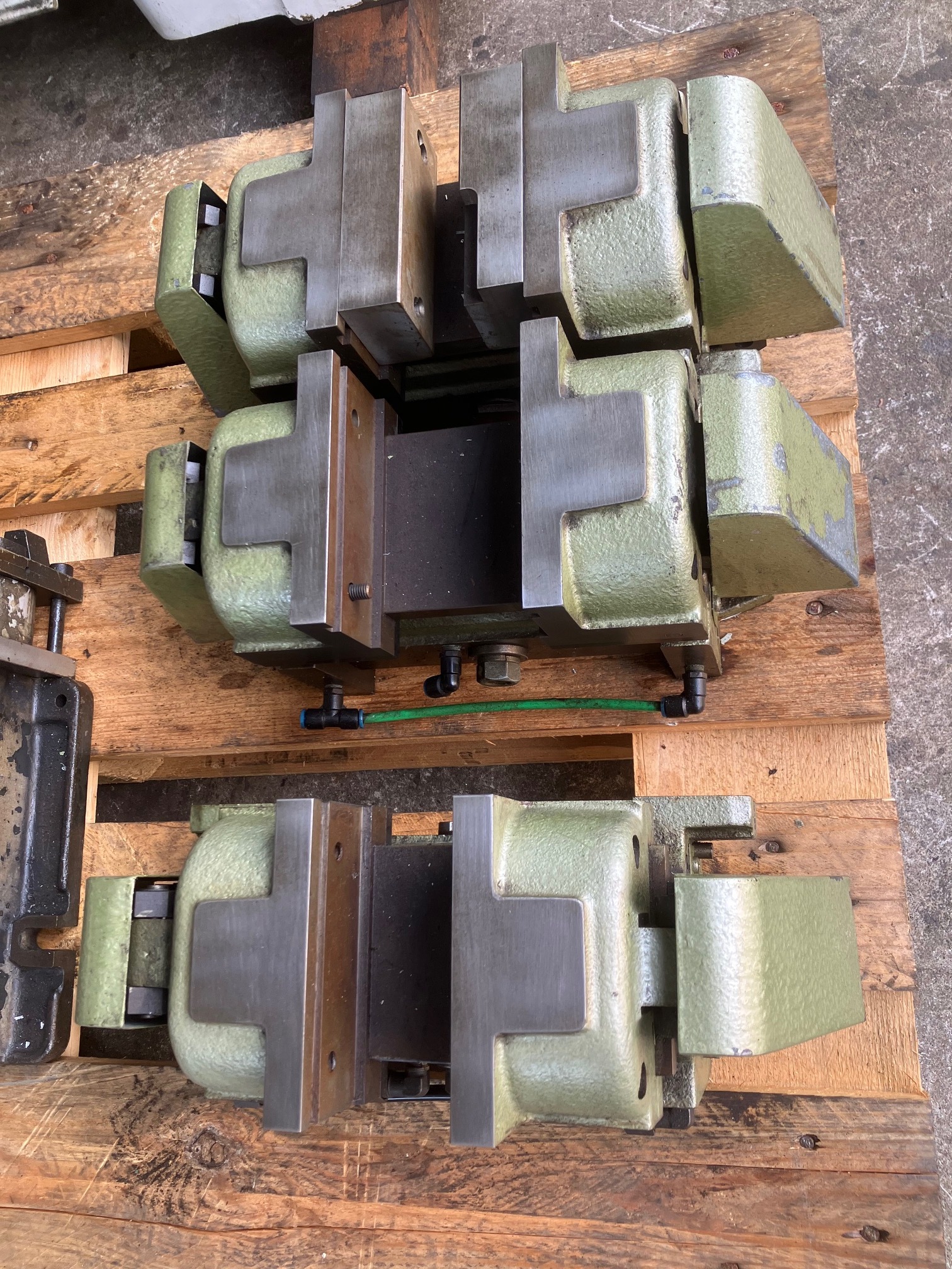 共立 エアー両締めセンターバイス KAW135