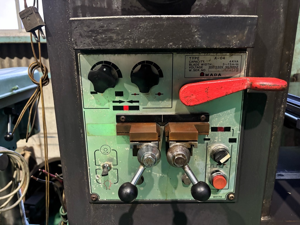 アマダ コンターマシン VA-400