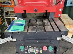 アマダ 110Tプレス TP-110D