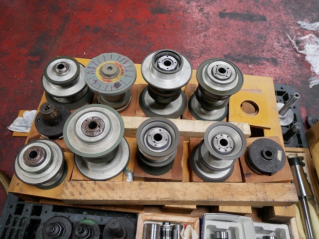 牧野フライス精機 NC工具研削盤 CNJ2-30