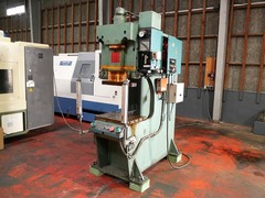 アマダワシノ 万能ブレーキプレス HBP-304
