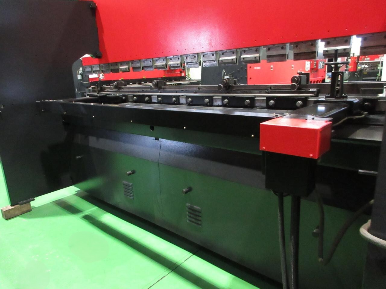 アマダ プレスブレーキ(ベンダー) RG-100L