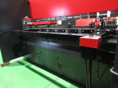 アマダ プレスブレーキ(ベンダー) RG-100L