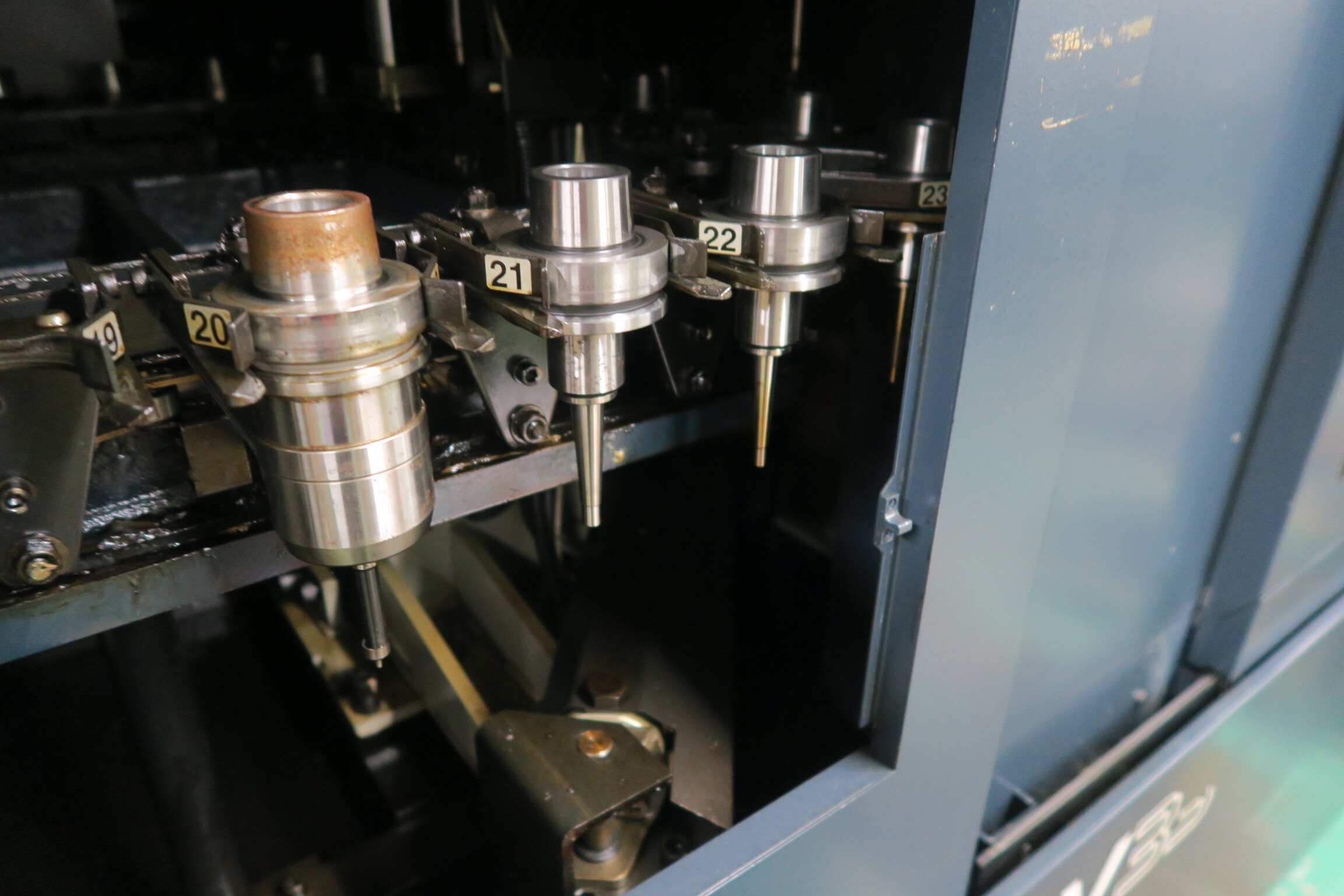 牧野フライス製作所 立型マシニングセンター V33