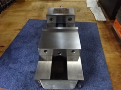 Kurt ダブルクランプバイス DL600