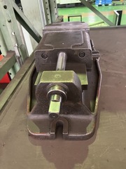 日研 マシンバイス 180