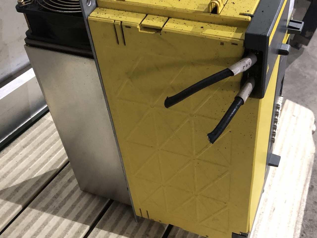ファナック サーボアンプ A06B-6111-H030#H550