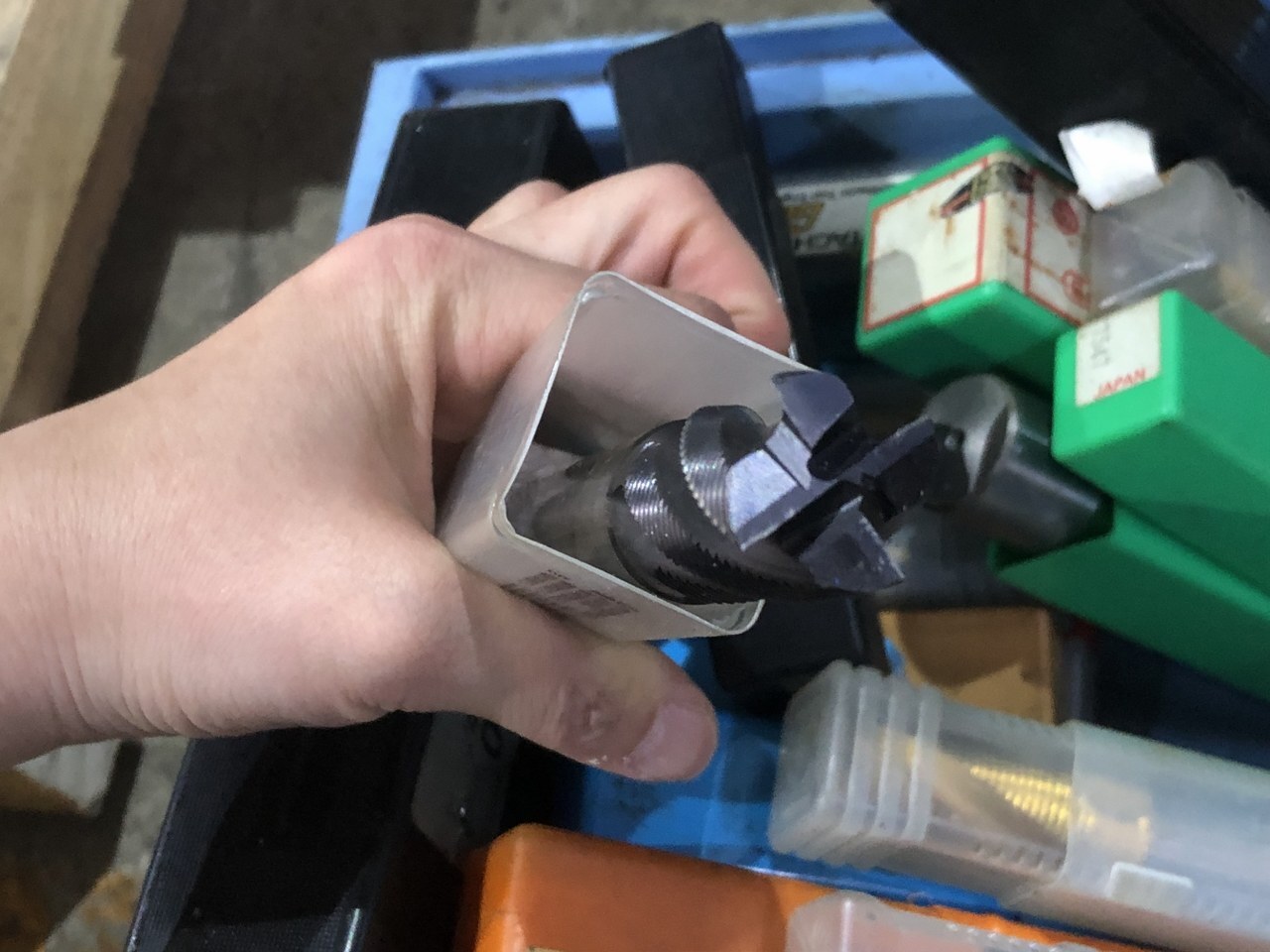メーカー混在 切削工具1山 様々なメーカーやサイズがあります。