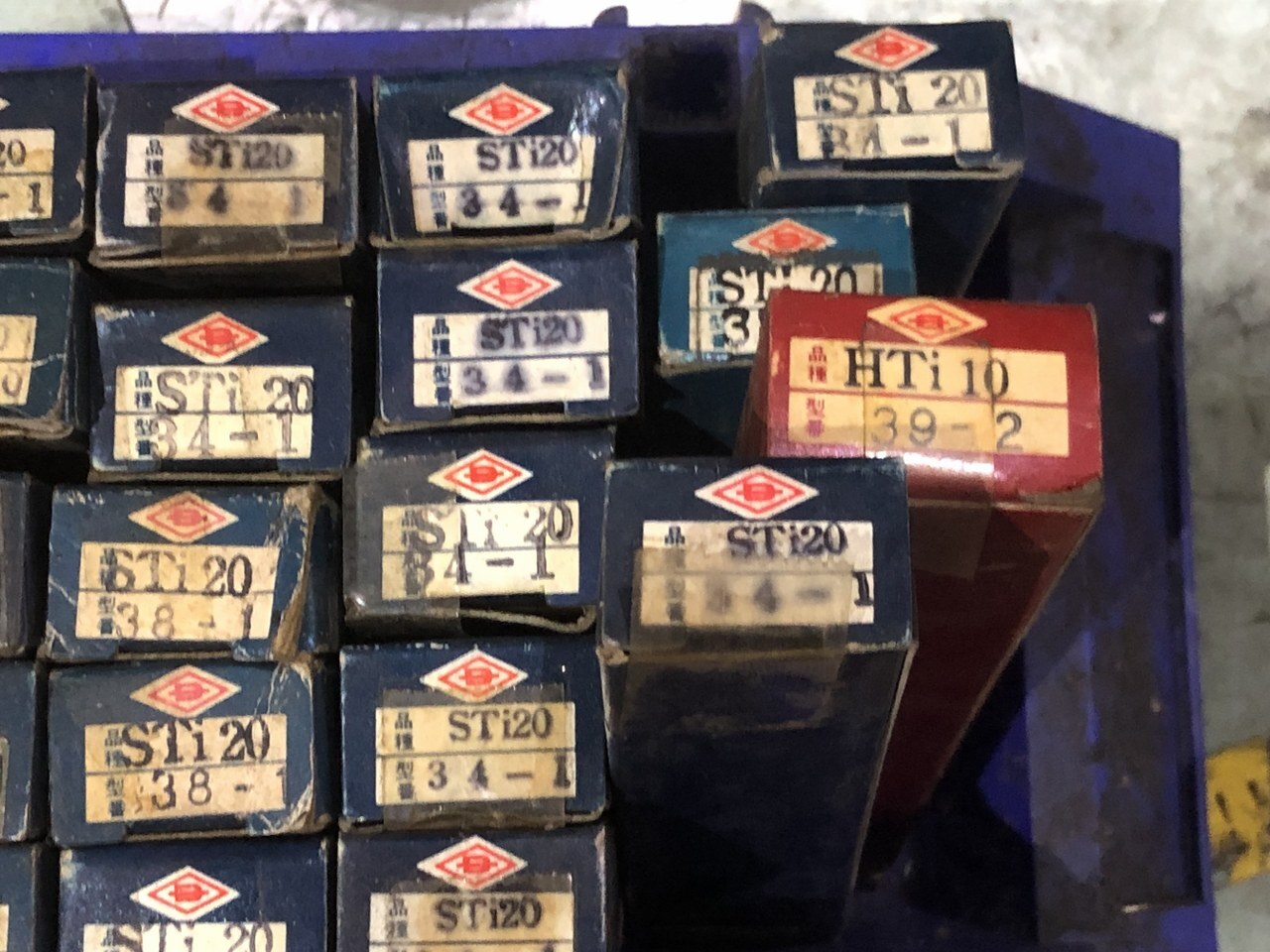 三菱金属 バイト1山 様々なメーカーやサイズがあります。