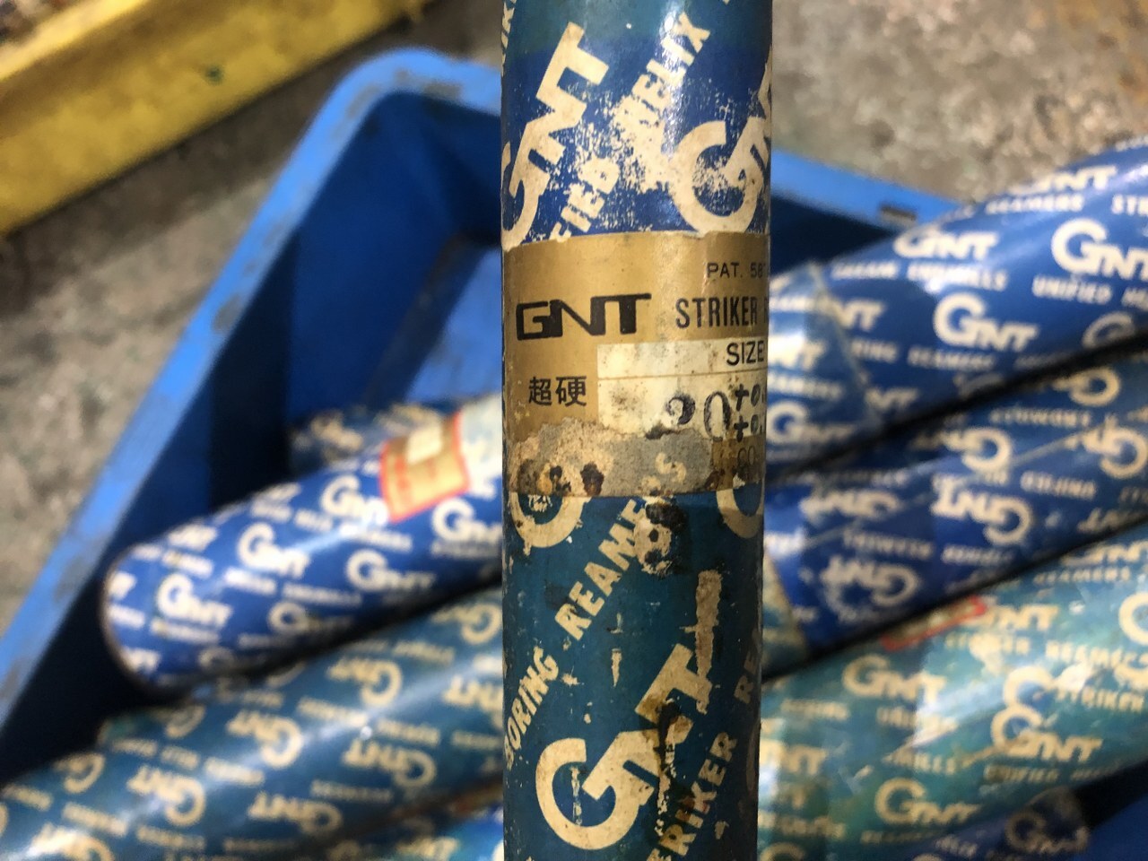 メーカー混在 ストライカーリーマ1山 様々なメーカーやサイズがあります。