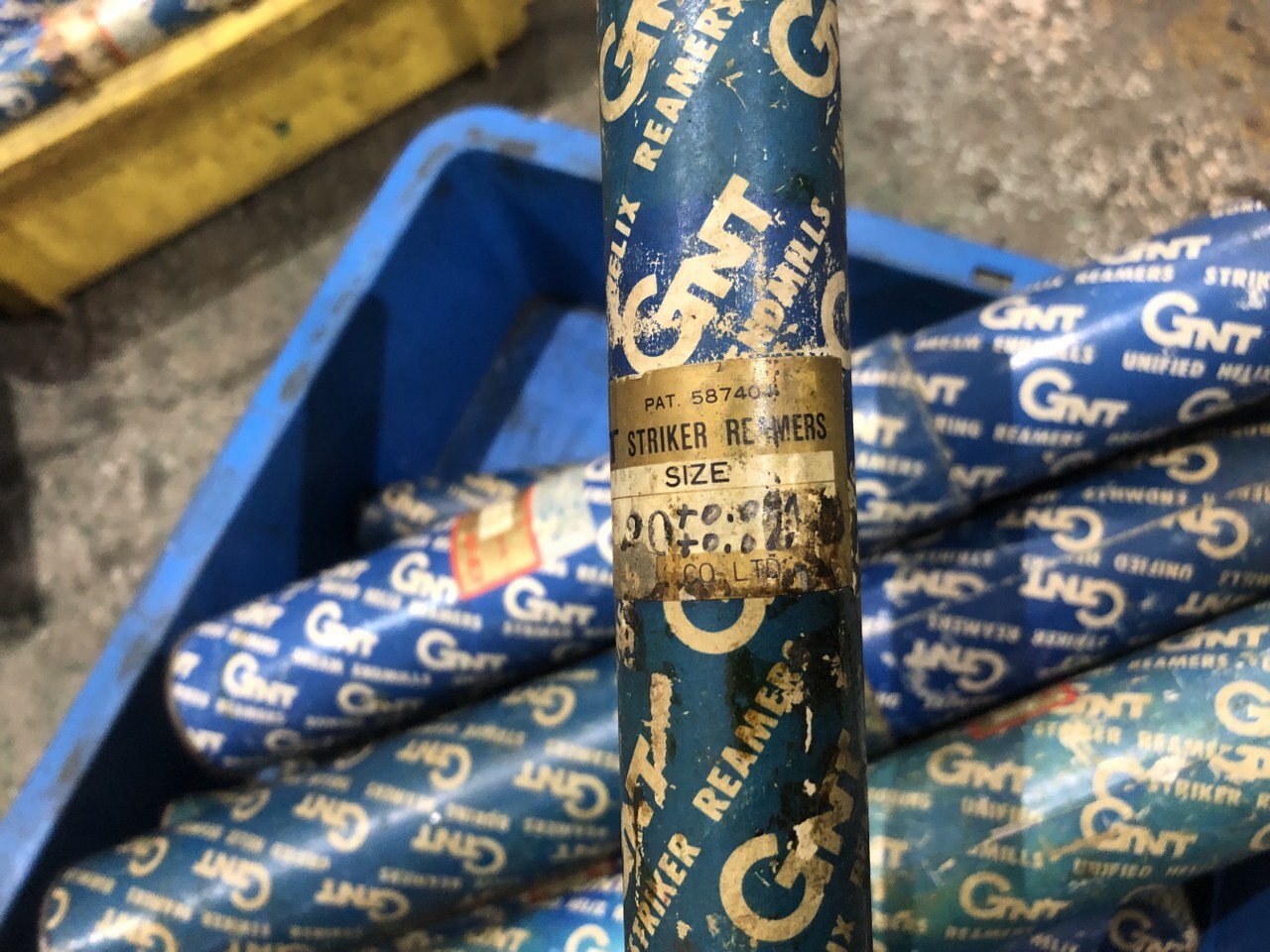 メーカー混在 ストライカーリーマ1山 様々なメーカーやサイズがあります。