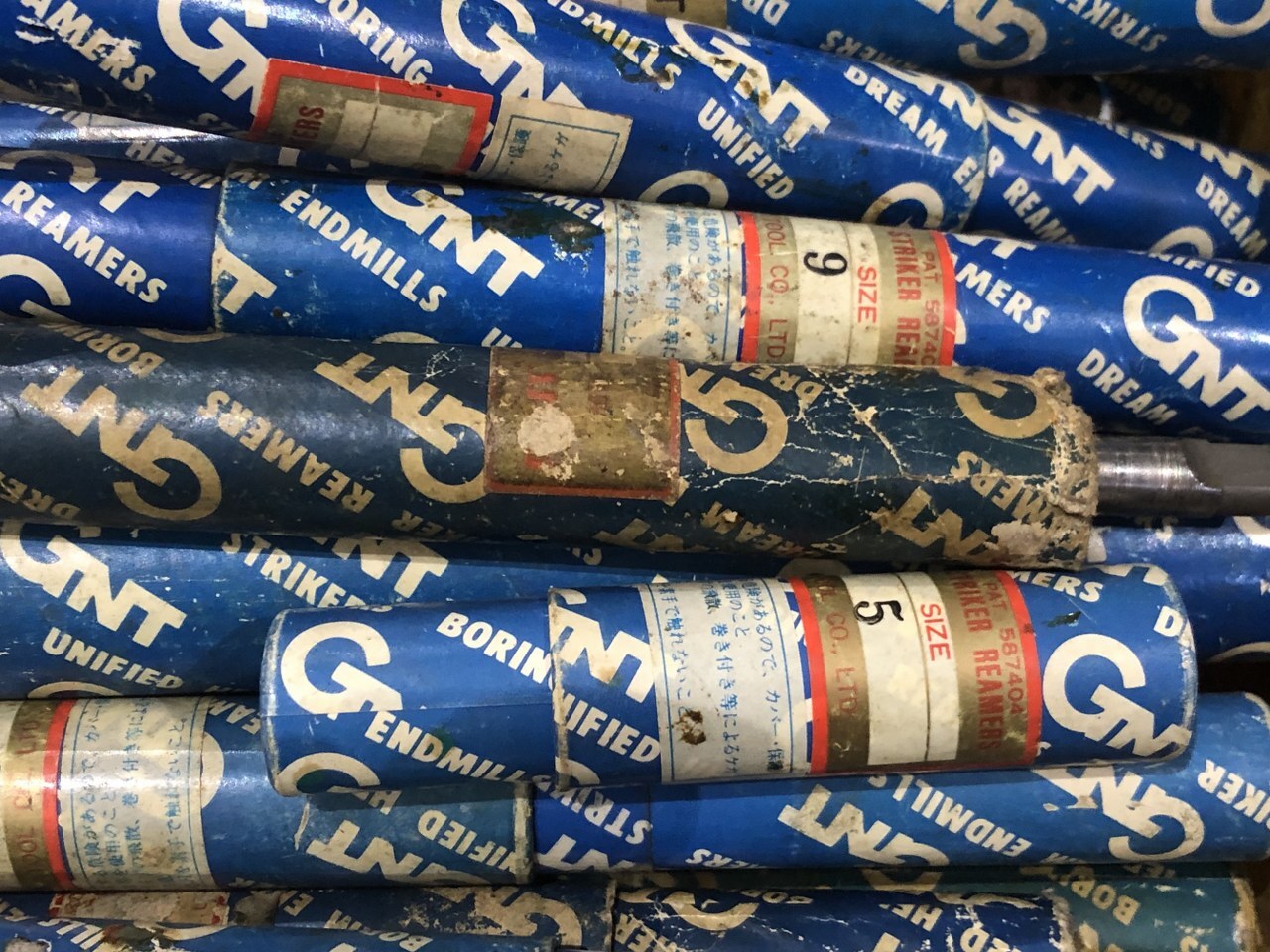 メーカー混在 ストライカーリーマ1山 様々なメーカーやサイズがあります。