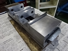 Kurt ダブルクランプバイス DL600