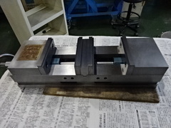 Kurt ダブルクランプバイス DL600