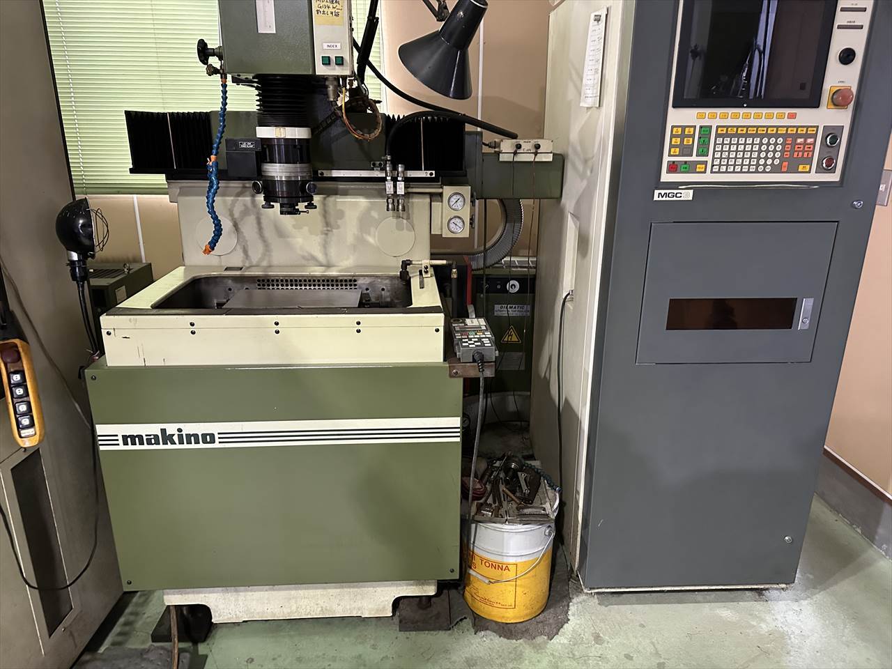 牧野フライス製作所 NC放電加工機（標準型） EDNC-32