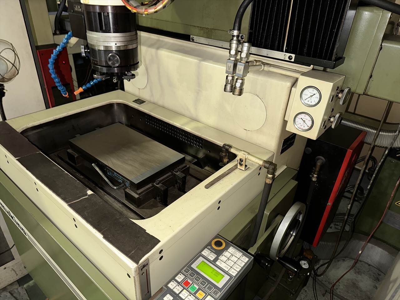 牧野フライス製作所 NC放電加工機（標準型） EDNC-32